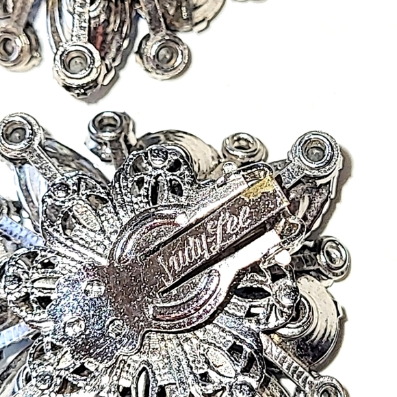 JUDY LEE VINTAGE BLUE RHINESTONE CLIP EARRINGS - Picture 4 of 8